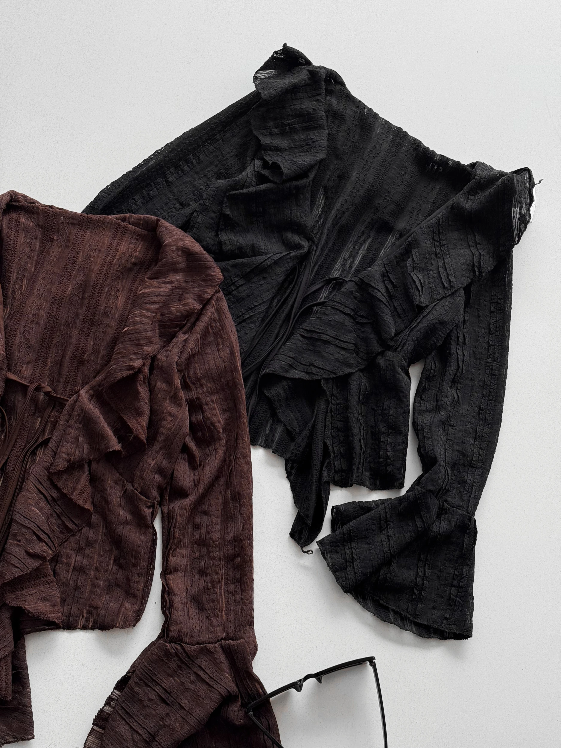 BLUSA ENCAJE TIRAS PECHO