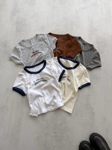 REMERA CUELLO COLLARETA