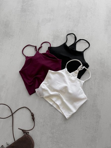 TOP CON ARGOLLAS Y TIRAS