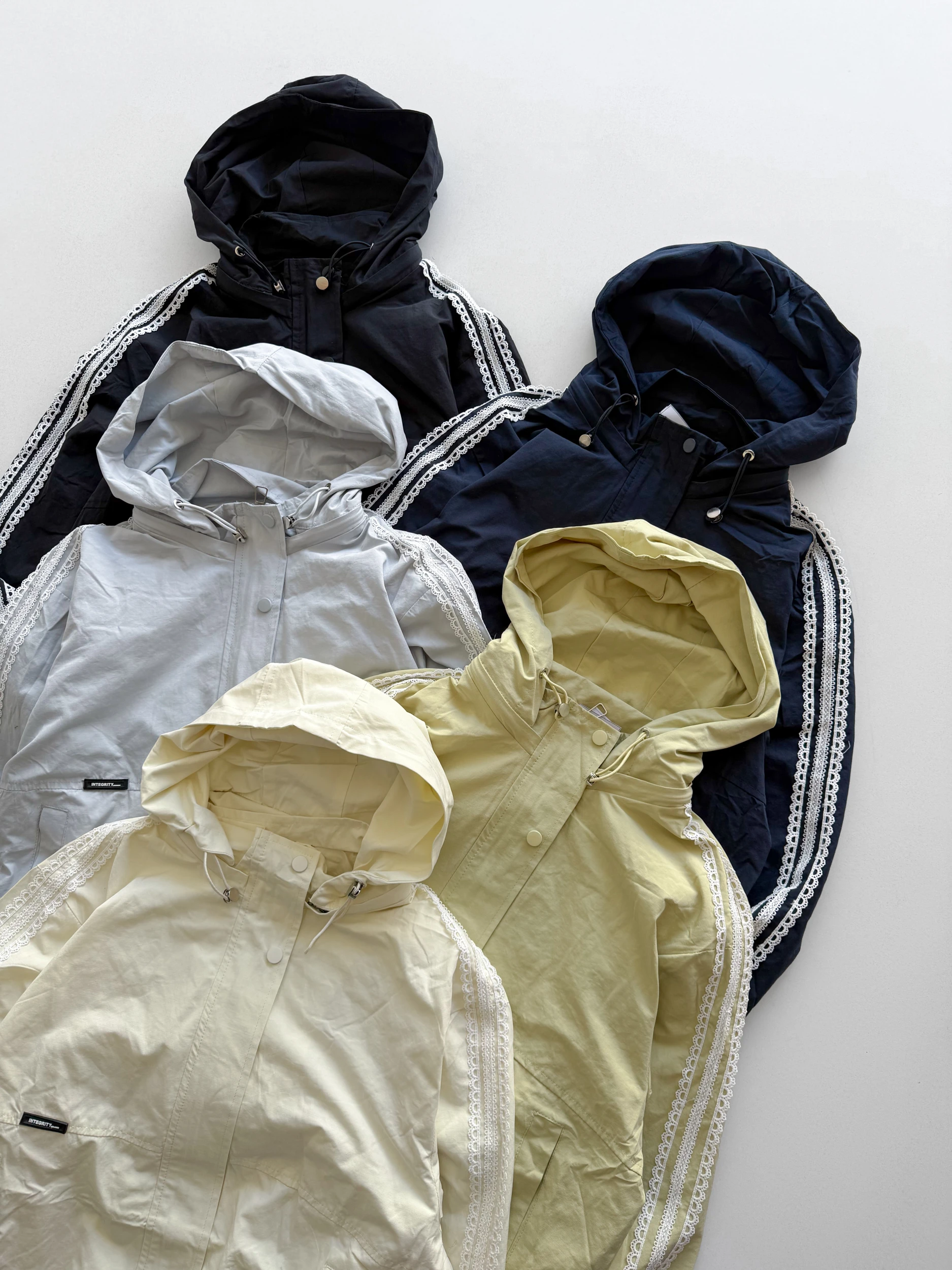 CAMPERA ROMPEVIENTO