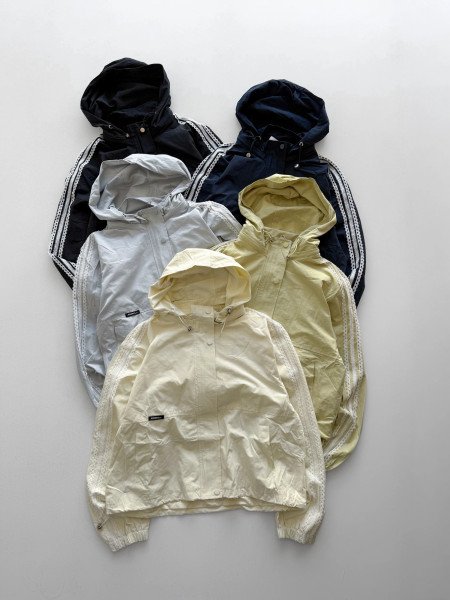 CAMPERA ROMPEVIENTO