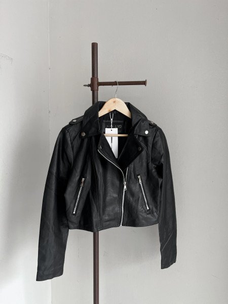 CAMPERA DE CUERO