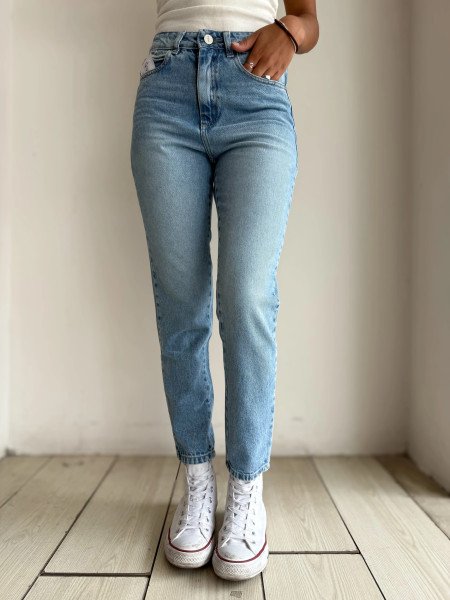 JEAN MOM BIGOTES