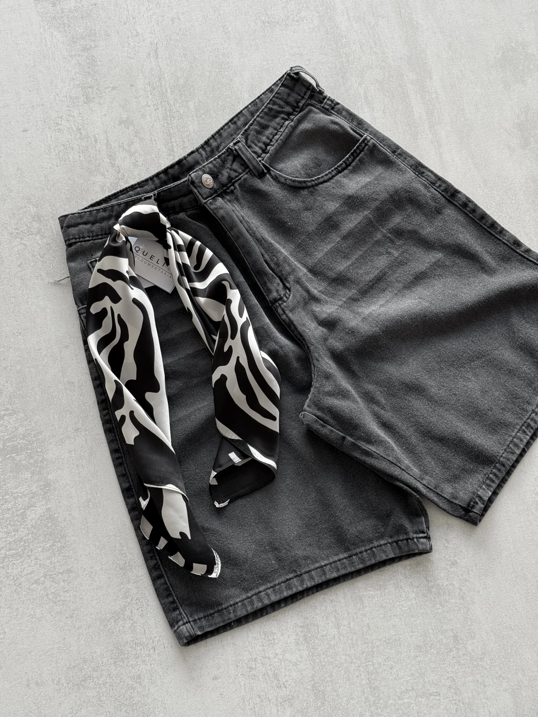 BERMUDA STONE BIGOTES